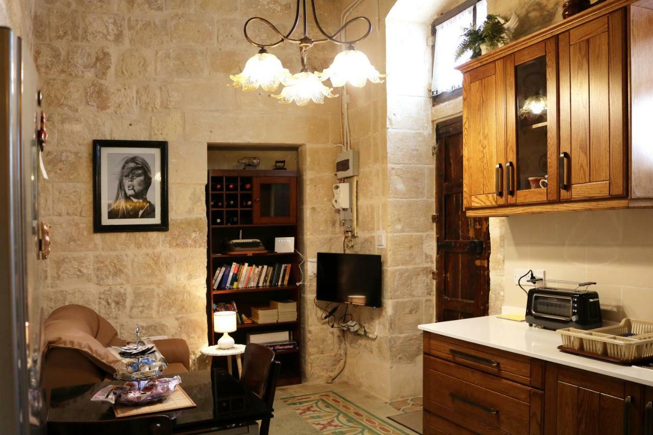 5 Minute Walk From Malta Airport Villa Gudja Exterior photo
